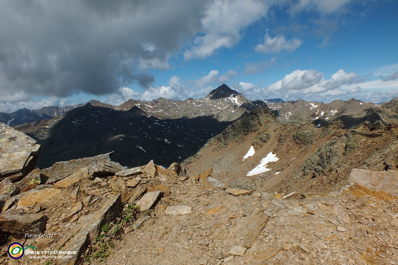 27 dal passo vista sul Corno Tre Signori (3360 m.).JPG